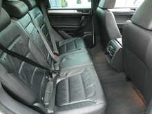 Volkswagen Touareg 3.0 TDI V6 BlueMotion Tech R-Line, Autotrader