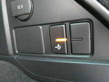 Volkswagen Touareg 3.0 TDI V6 BlueMotion Tech R-Line, Autotrader