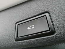 Volkswagen Touareg 3.0 TDI V6 BlueMotion Tech R-Line, Autotrader