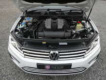 Volkswagen Touareg 3.0 TDI V6 BlueMotion Tech R-Line, Autotrader