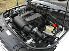 Volkswagen Touareg 3.0 TDI V6 BlueMotion Tech R-Line, Autotrader