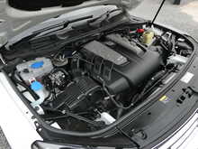 Volkswagen Touareg 3.0 TDI V6 BlueMotion Tech R-Line, Autotrader