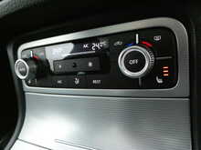 Volkswagen Touareg 3.0 TDI V6 BlueMotion Tech R-Line, Autotrader