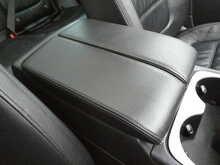 Volkswagen Touareg 3.0 TDI V6 BlueMotion Tech R-Line, Autotrader