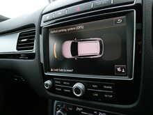 Volkswagen Touareg 3.0 TDI V6 BlueMotion Tech R-Line, Autotrader