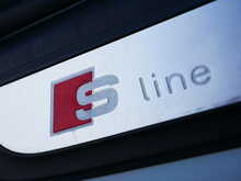 Audi Q5 2.0TDI S line Plus Quattro, Manual