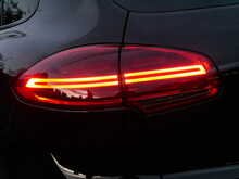 Porsche Cayenne 3.0TD V6 Platinum Edition TiptronicS 4WD [Euro 6]