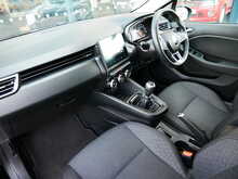 Renault Clio 1.0 TCe Iconic Hatchback, Manual