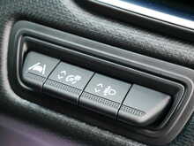 Renault Clio 1.0 TCe Iconic Hatchback, Manual