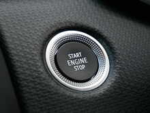 Renault Clio 1.0 TCe Iconic Hatchback, Manual