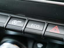 Renault Clio 1.0 TCe Iconic Hatchback, Manual