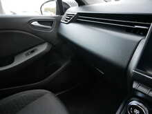 Renault Clio 1.0 TCe Iconic Hatchback, Manual