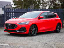 Ford Focus 2.0T EcoBoost ST Hatchback, Manual