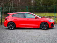 Ford Focus 2.0T EcoBoost ST Hatchback, Manual