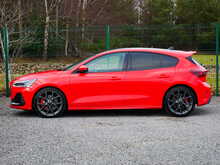 Ford Focus 2.0T EcoBoost ST Hatchback, Manual