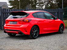 Ford Focus 2.0T EcoBoost ST Hatchback, Manual