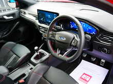 Ford Focus 2.0T EcoBoost ST Hatchback, Manual