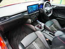 Ford Focus 2.0T EcoBoost ST Hatchback, Manual