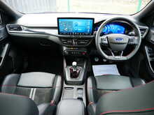 Ford Focus 2.0T EcoBoost ST Hatchback, Manual