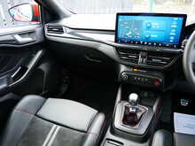 Ford Focus 2.0T EcoBoost ST Hatchback, Manual