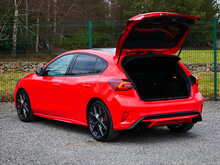 Ford Focus 2.0T EcoBoost ST Hatchback, Manual