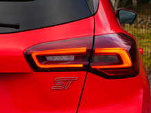 Ford Focus 2.0T EcoBoost ST Hatchback, Manual