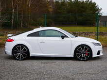 Audi TTS 2.0 TFSI Black Edition quattro Coupe, S-Tronic