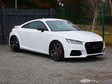 Audi TTS 2.0 TFSI Black Edition quattro Coupe, S-Tronic