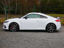 Audi TTS 2.0 TFSI Black Edition quattro Coupe, S-Tronic