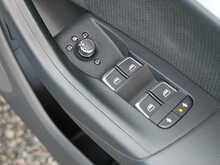 Audi Q3 1.4 TFSI CoD S line Edition, Manual