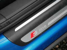 Audi Q3 1.4 TFSI CoD S line Edition, Manual