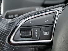 Audi Q3 1.4 TFSI CoD S line Edition, Manual