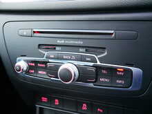 Audi Q3 1.4 TFSI CoD S line Edition, Manual