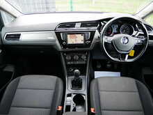 Volkswagen Touran 1.6 TDI BlueMotion Tech SE Family MPV