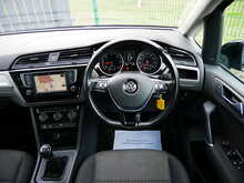 Volkswagen Touran 1.6 TDI BlueMotion Tech SE Family MPV
