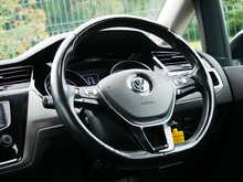 Volkswagen Touran 1.6 TDI BlueMotion Tech SE Family MPV