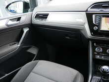 Volkswagen Touran 1.6 TDI BlueMotion Tech SE Family MPV