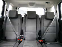 Volkswagen Touran 1.6 TDI BlueMotion Tech SE Family MPV