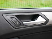 Volkswagen Touran 1.6 TDI BlueMotion Tech SE Family MPV