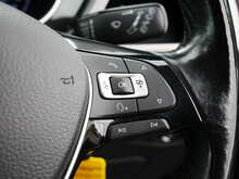 Volkswagen Touran 1.6 TDI BlueMotion Tech SE Family MPV