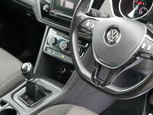 Volkswagen Touran 1.6 TDI BlueMotion Tech SE Family MPV