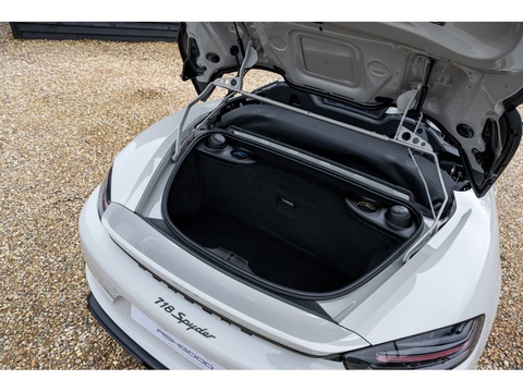 2019 Porsche 718 Spyder (21)