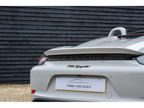 2019 Porsche 718 Spyder (21)