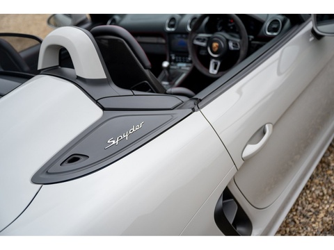 2019 Porsche 718 Spyder (21)