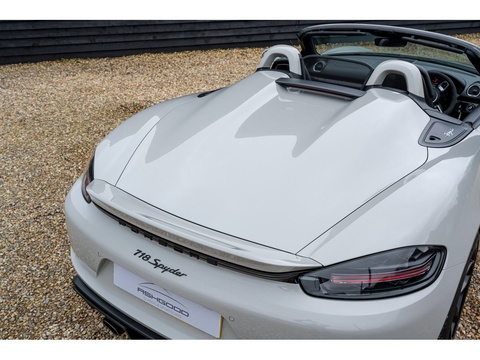 2019 Porsche 718 Spyder (21)