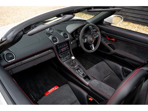 2019 Porsche 718 Spyder (21)