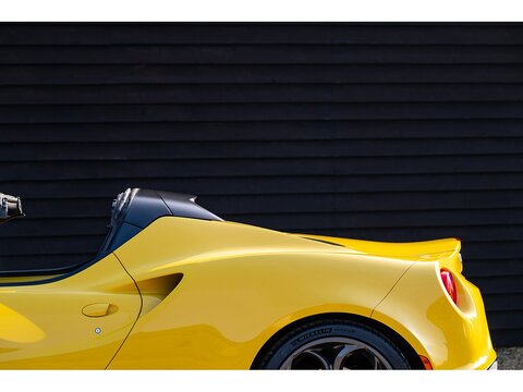 Alfa Romeo 4C Spider (29)
