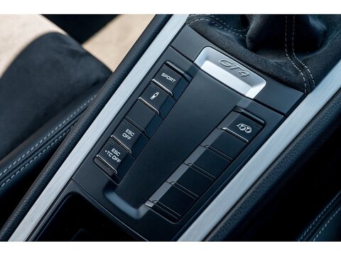 2016 Porsche 981 Cayman GT4 (31)