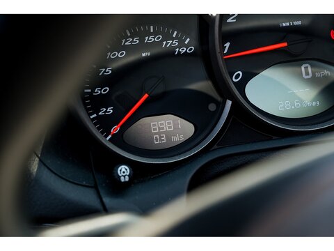 2010 Porsche 987.2 Spyder Manual (23)