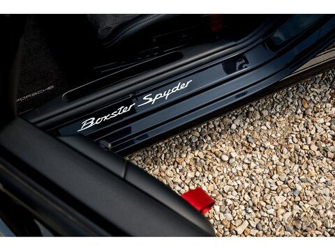 2010 Porsche 987.2 Spyder Manual (23)